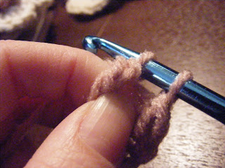  How to crochet a heart & make an easy bookmark