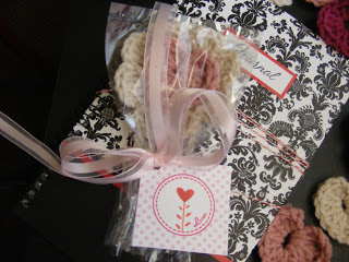  How to crochet a heart & make an easy bookmark