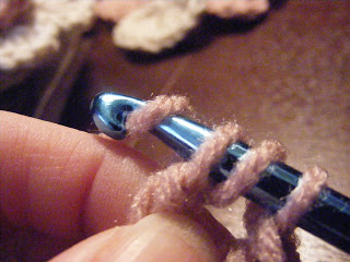  How to crochet a heart & make an easy bookmark