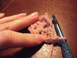  How to crochet a heart & make an easy bookmark