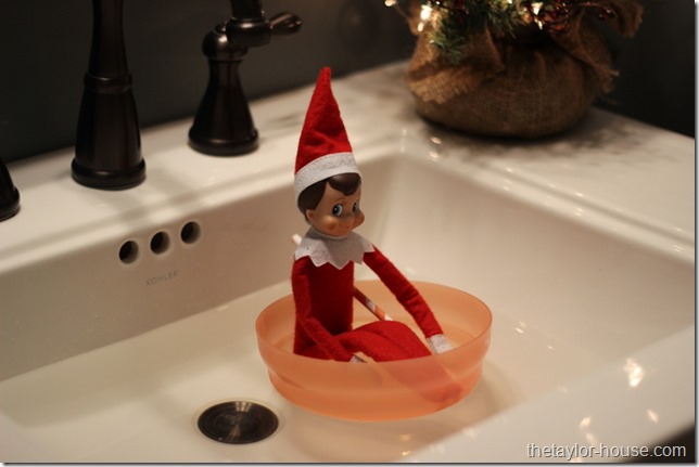 Elf On The Shelf, Elf on the shelf in a boat