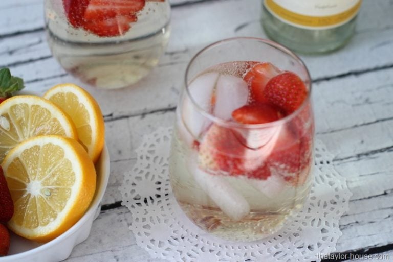 Low Calorie Moscato Wine Spritzer