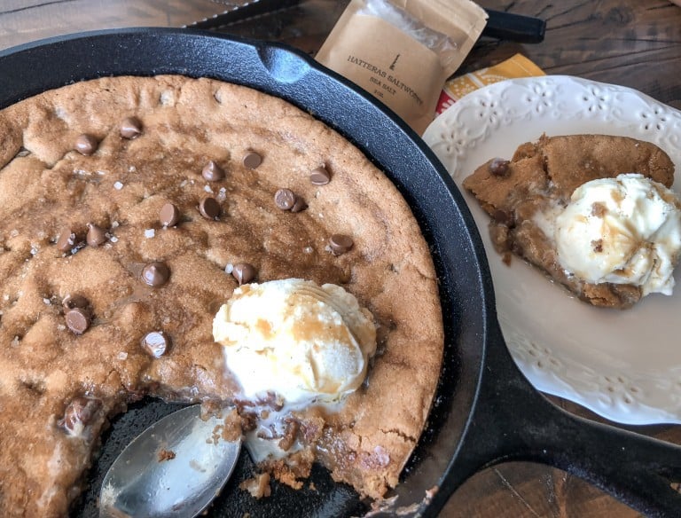 Simple Skillet Chocolate Chip Cookie
