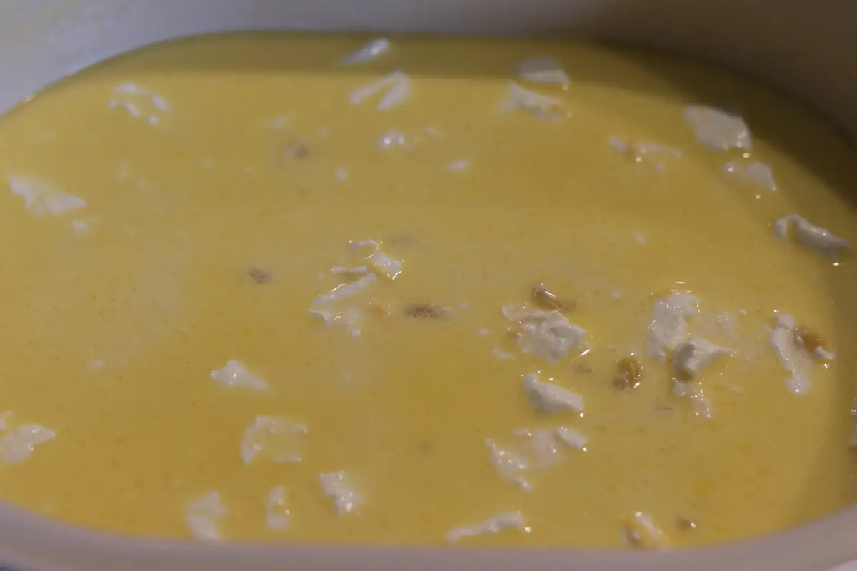 The crockpot after adding the macaroni and stirring.