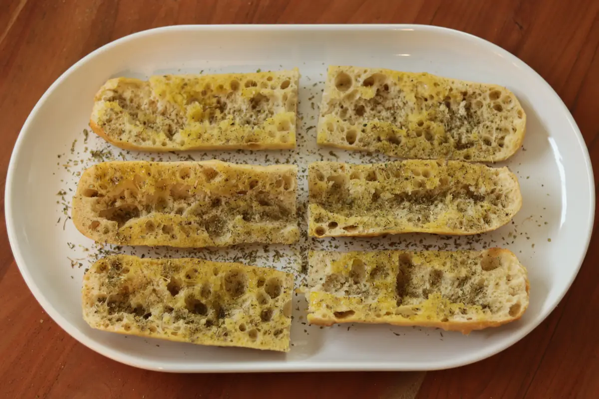 Seasoned fresh bread that has been pre-baked.