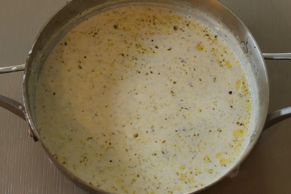 Alfredo sauce for the chicken broccoli alfredo, in a pan.